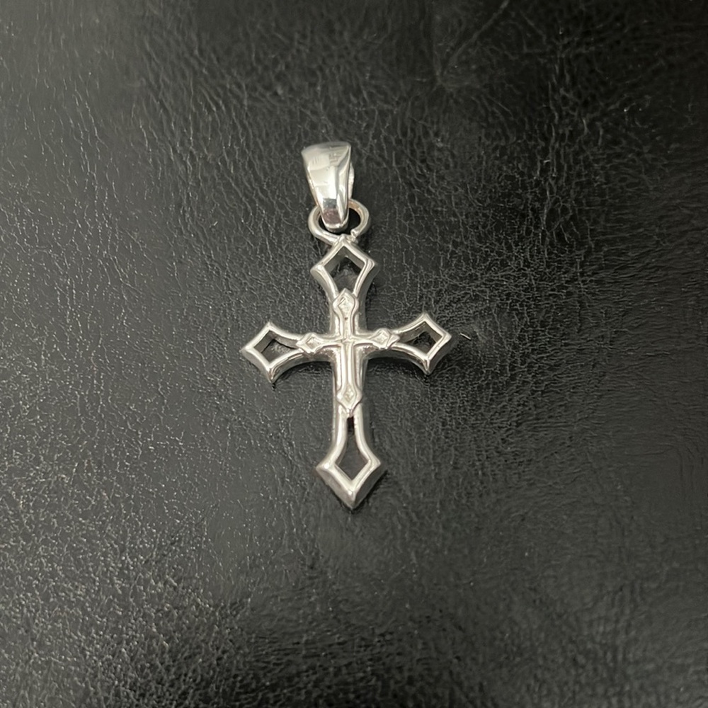 Silver cross pendant